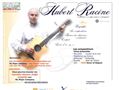 Hubert Racine, compose et interprète seul ses chansons avec sa guitare.